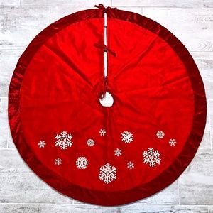 Red and White Christmas Tree Skirt
